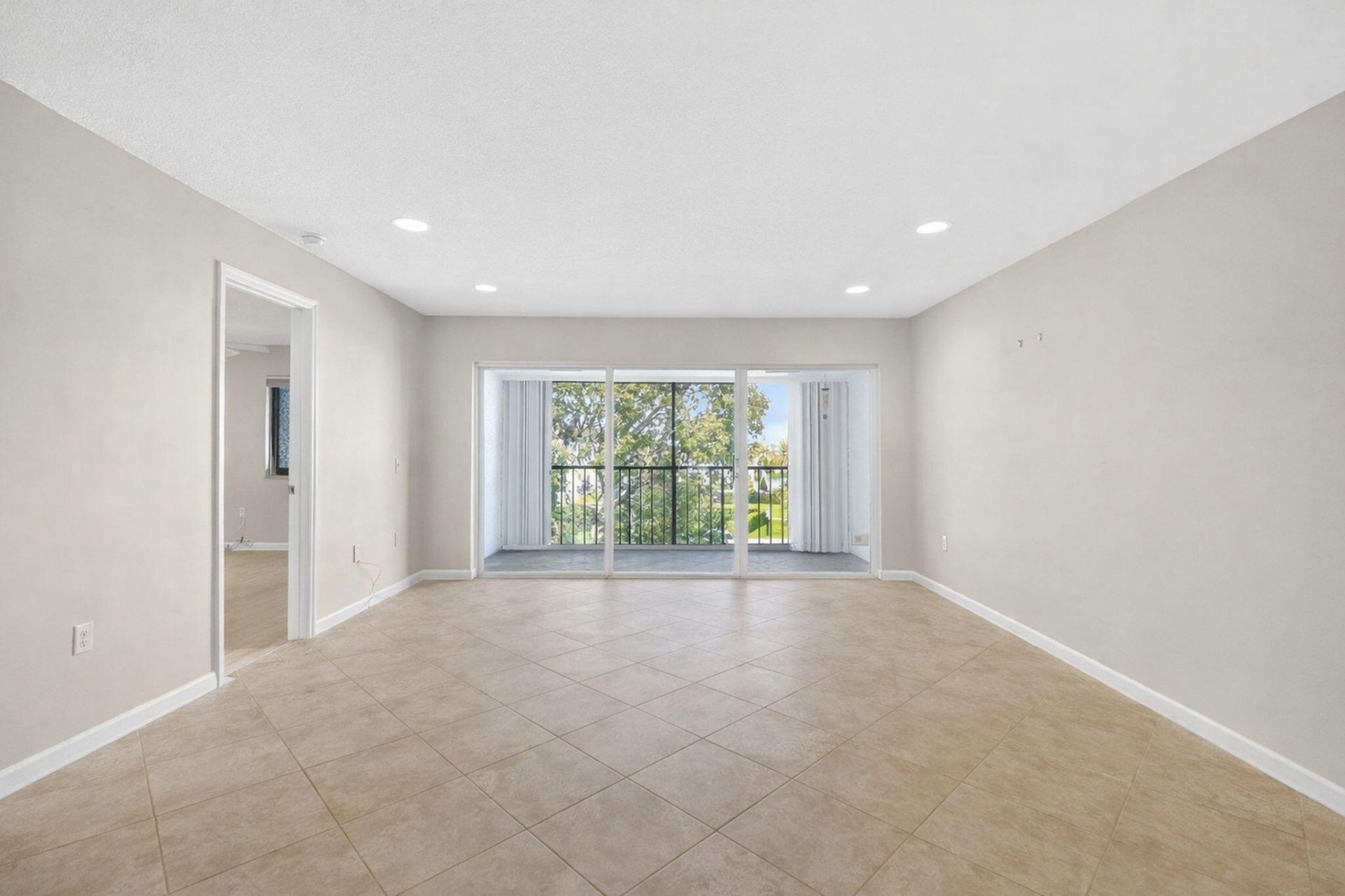 4248 Deste Court, Unit 304, Lake Worth, FL 33467 Photo