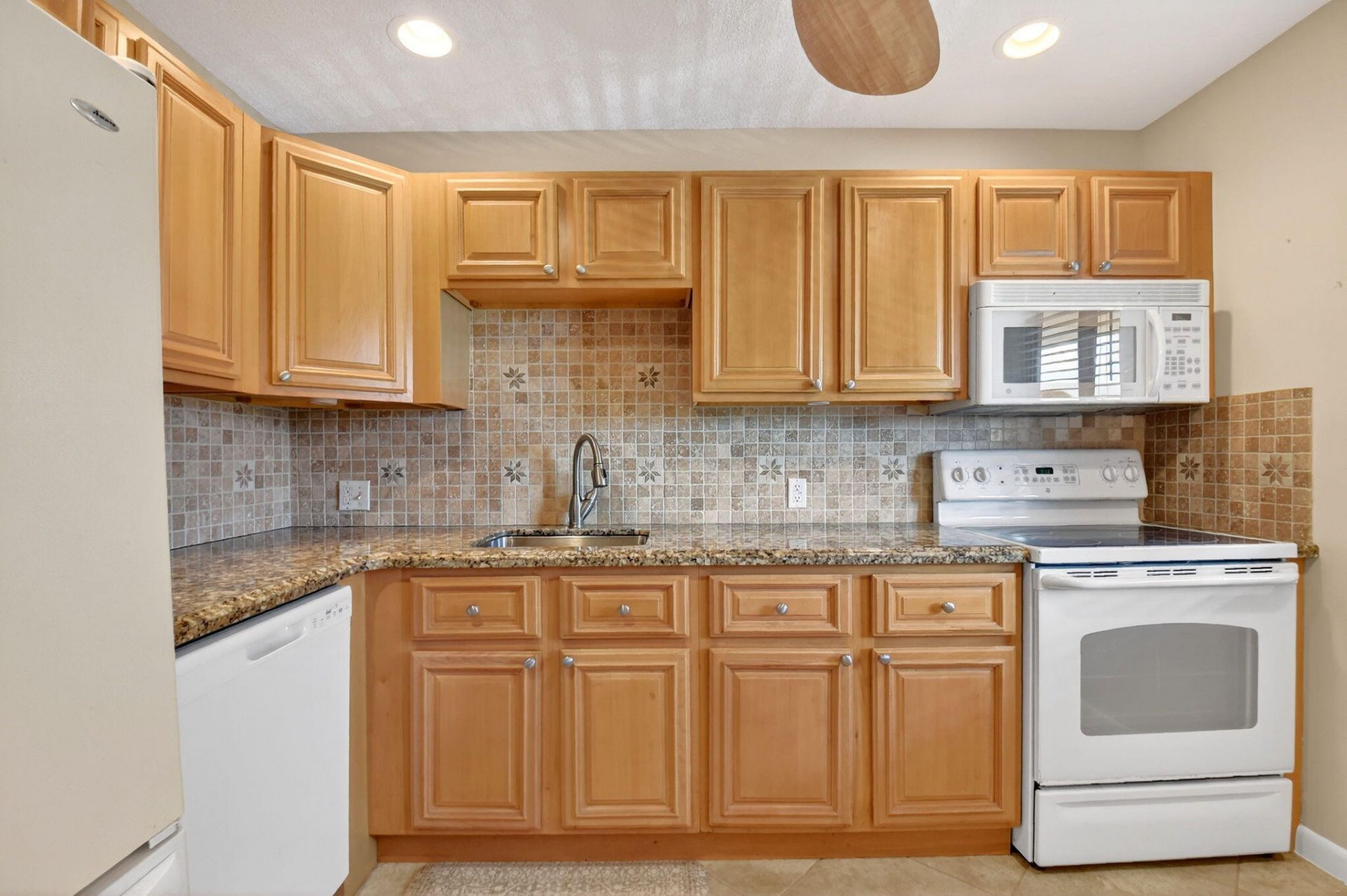 4248 Deste Court, Unit 304, Lake Worth, FL 33467 Photo