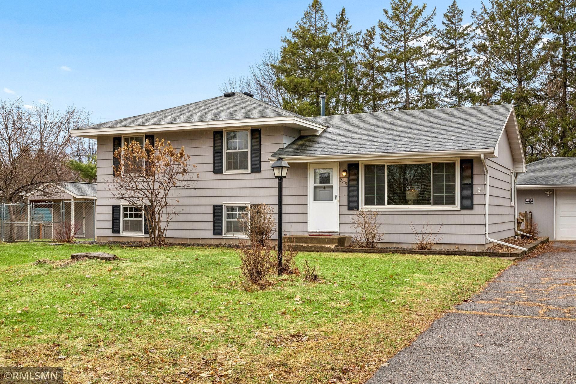 9501 Oliver Avenue N, Brooklyn Park, MN 55444 Main Photo