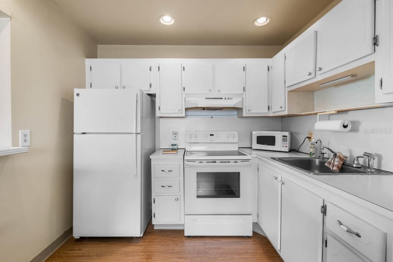 1801 Bedford Lane , Unit 30, Sun City Center, FL 33573 Photo