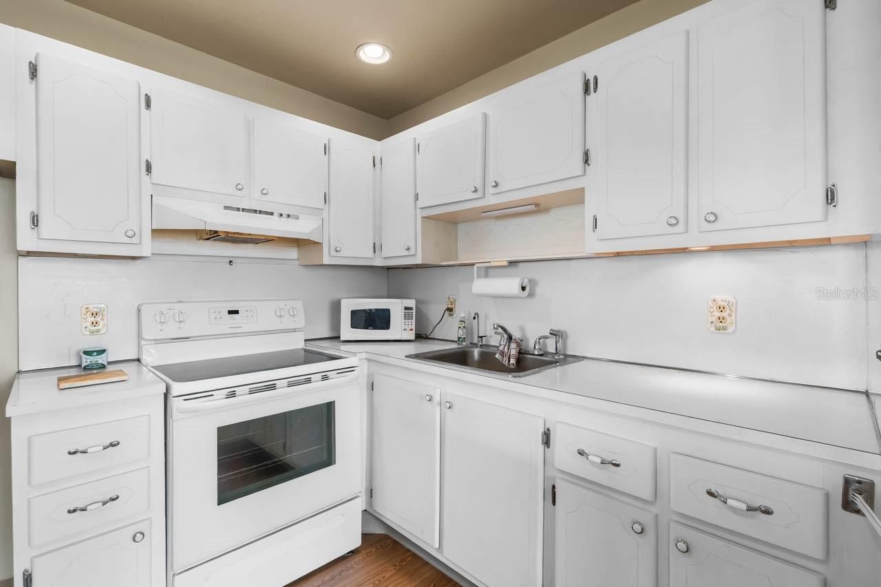 1801 Bedford Lane , Unit 30, Sun City Center, FL 33573 Photo