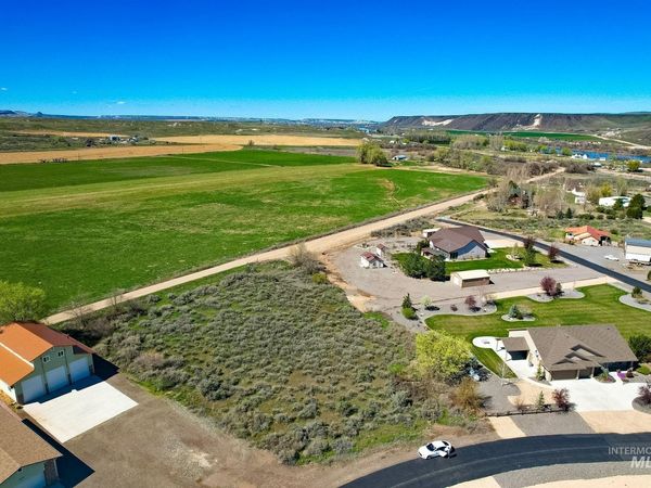 9114 Poplar Dr, Melba, ID 83641