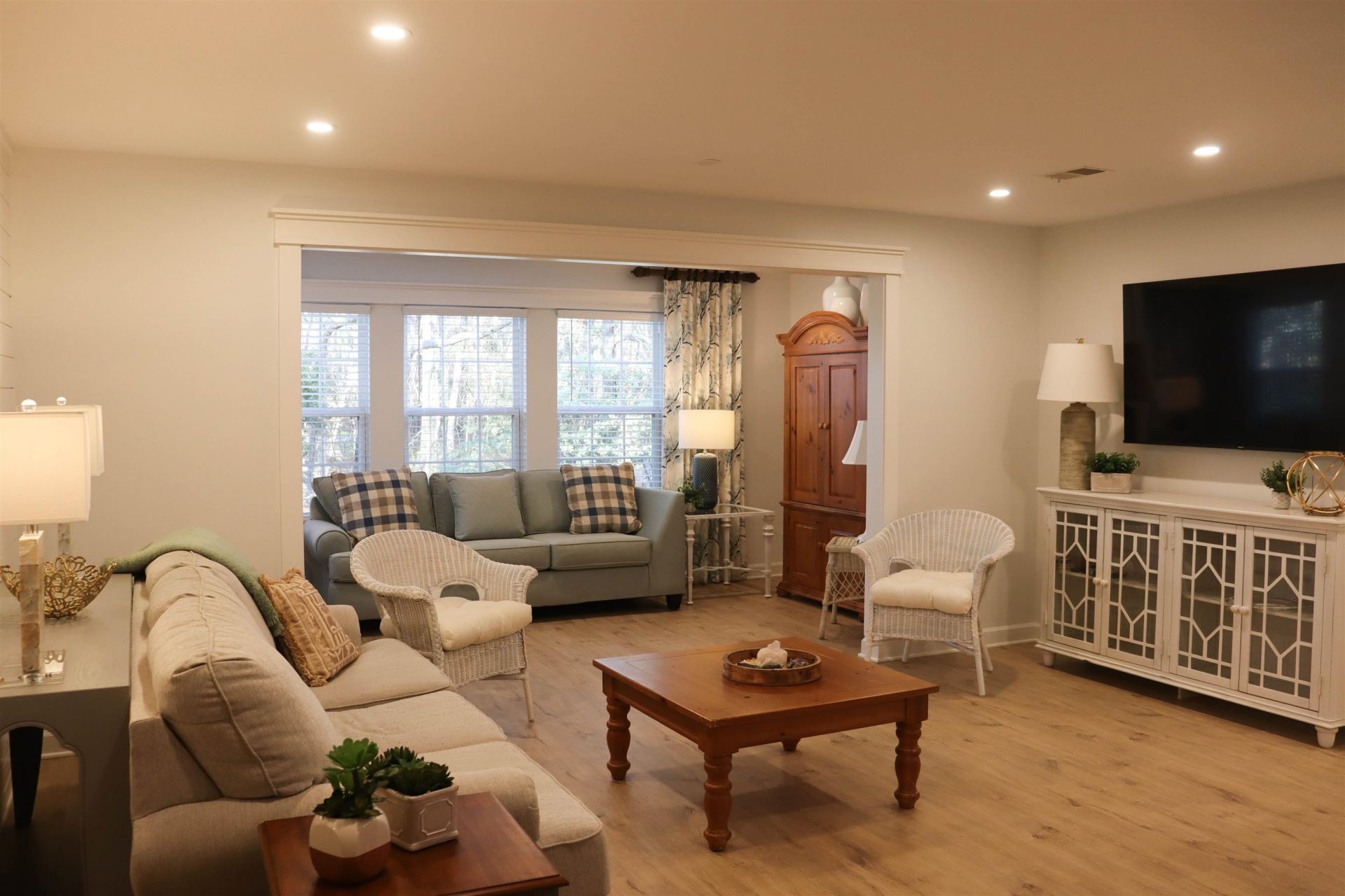 4384 Daphine Ln. Photo 5