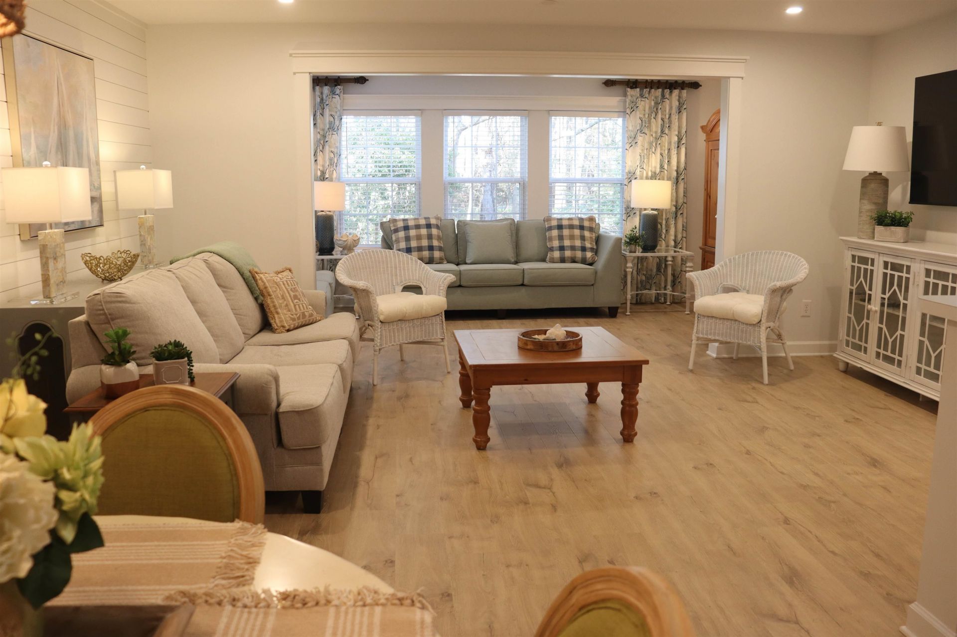 4384 Daphine Ln. Photo 7