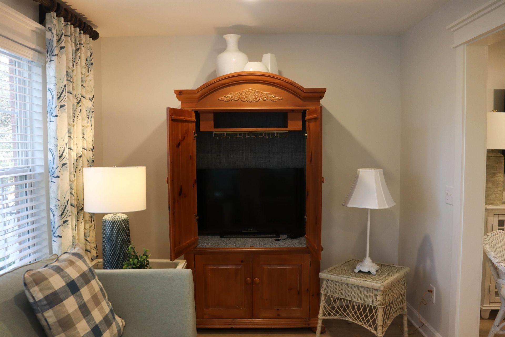 4384 Daphine Ln. Photo 8