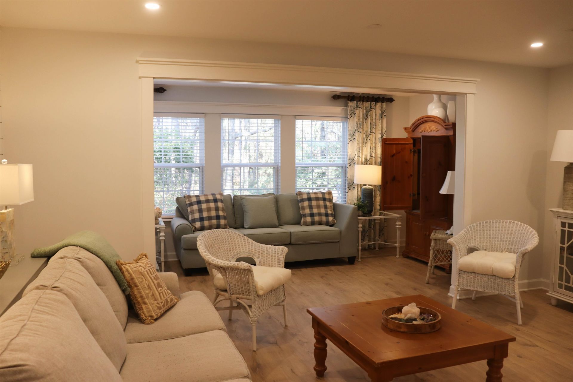 4384 Daphine Ln. Photo 9