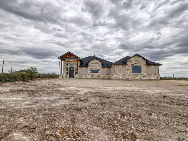 22 Greystone Hills Circle, Uvalde, TX 78801
