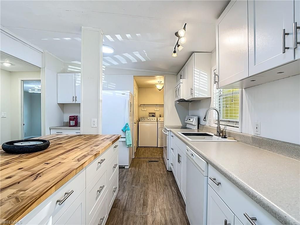 9 Moorhead Mnr, Unit 9, Naples, FL 34112 Photo