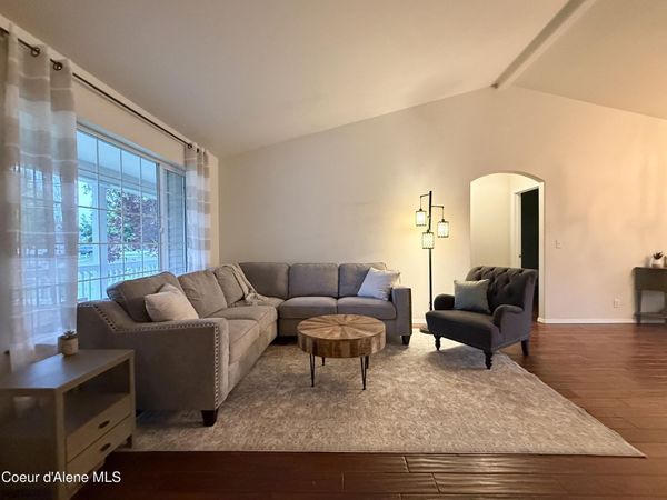 1190 W Palouse DR, Post Falls, ID 83854