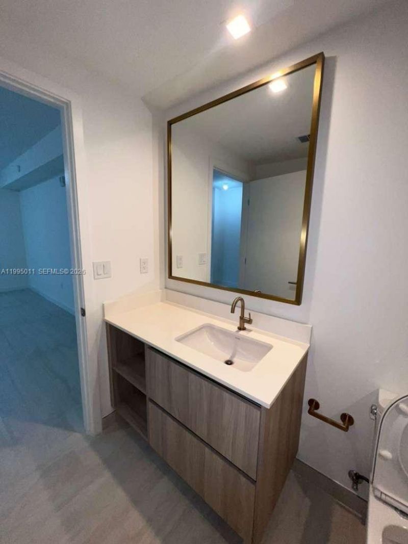 77 SE 5th, Unit 1704, Miami, FL 33131 Photo