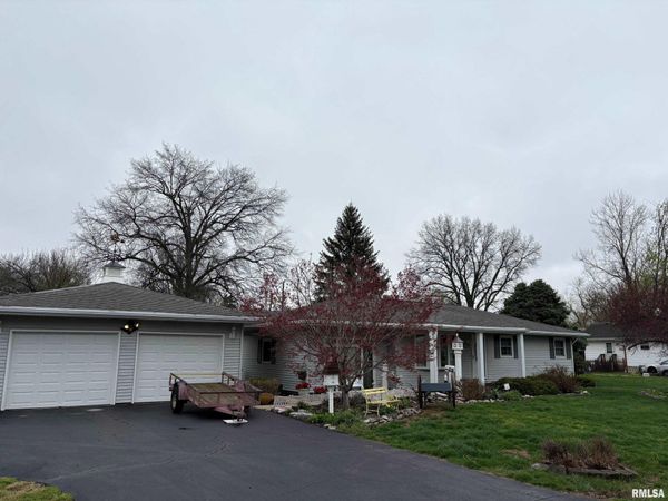 1315 W ADAMS Street, Taylorville, IL 62568