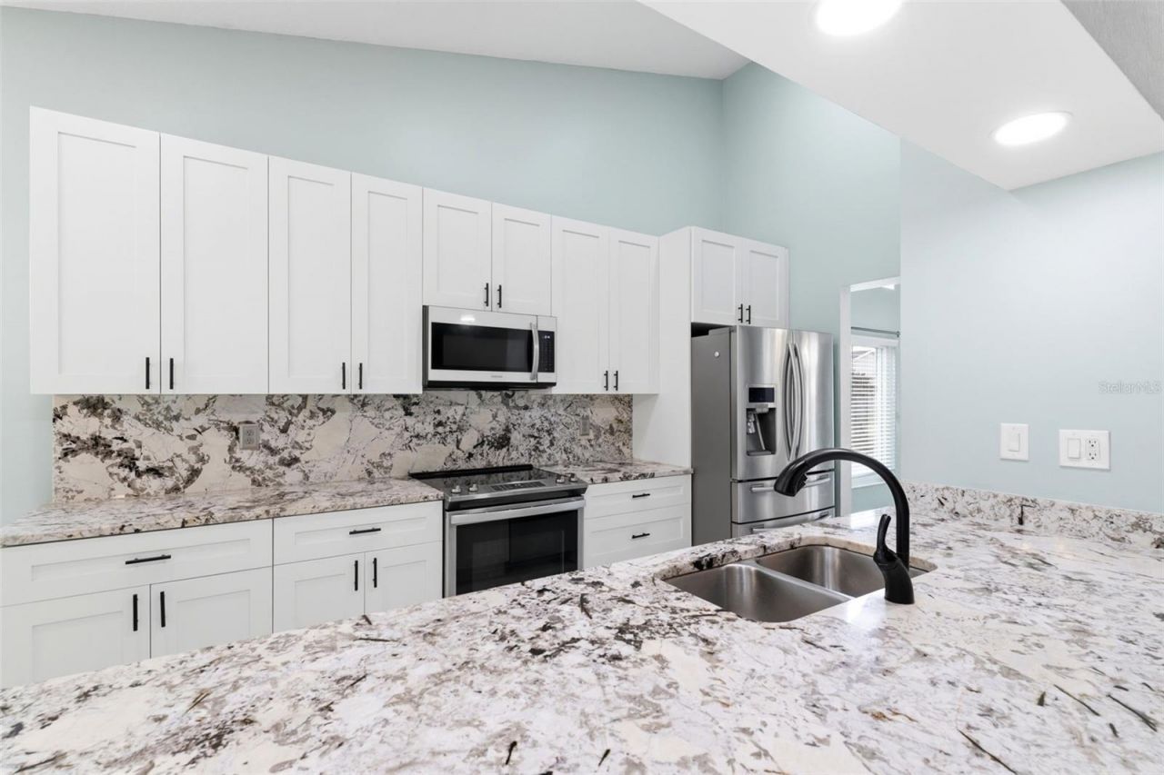 11421 Glenmont Drive , Tampa, FL 33635 Photo