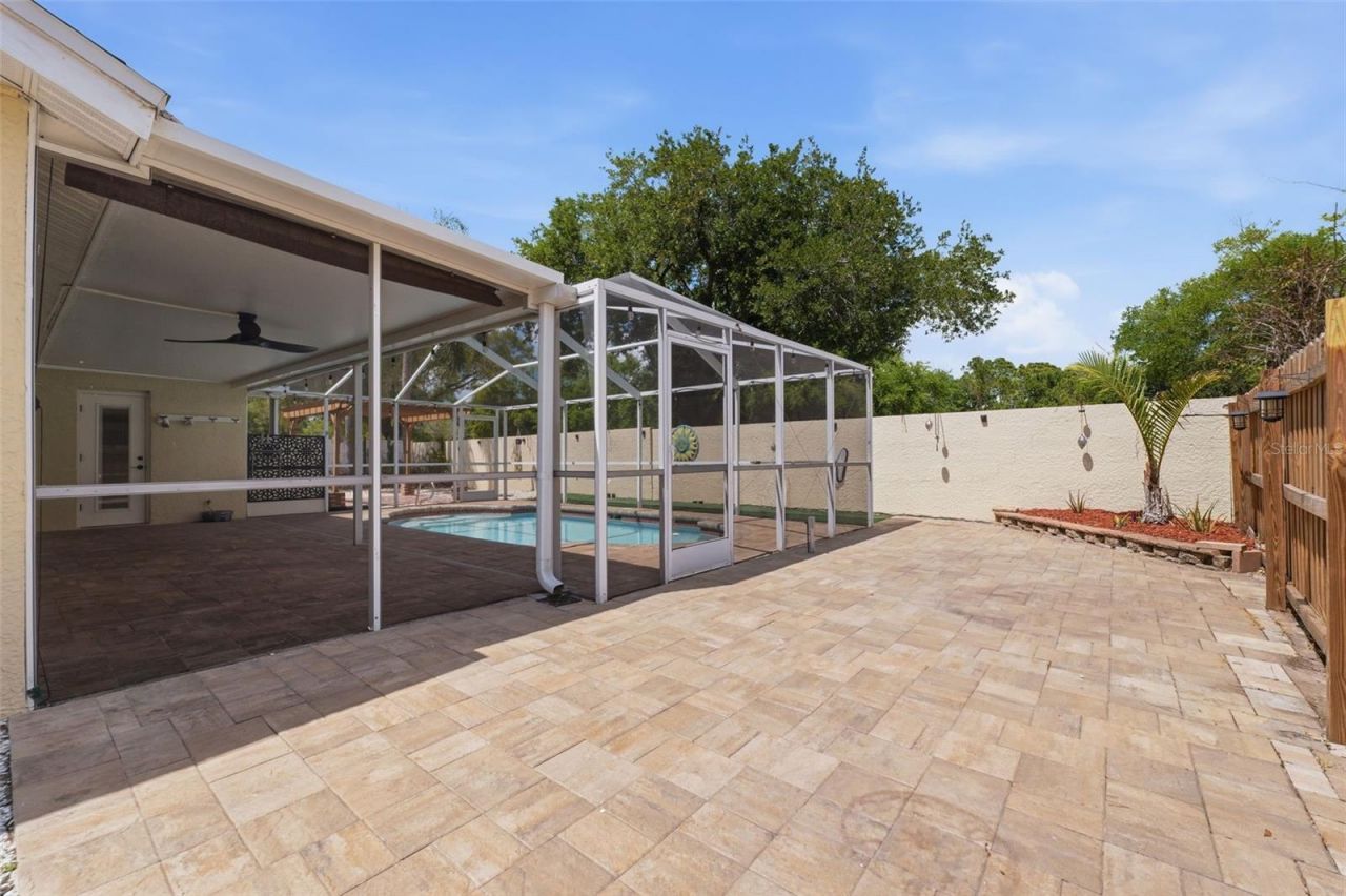 11421 Glenmont Drive , Tampa, FL 33635 Photo