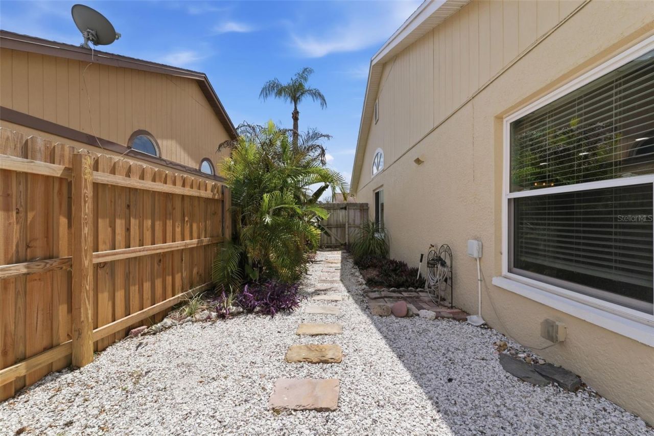 11421 Glenmont Drive , Tampa, FL 33635 Photo