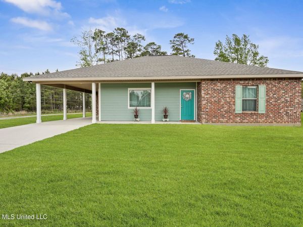 901 8th Street, Waveland, MS 39576