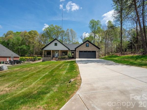145 Creekwood Drive , Dallas, NC 28034
