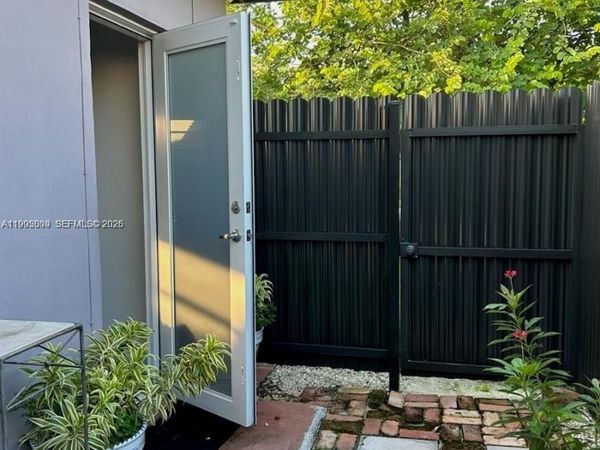 9525 SW 16th St , Unit A, Miami, FL 33165