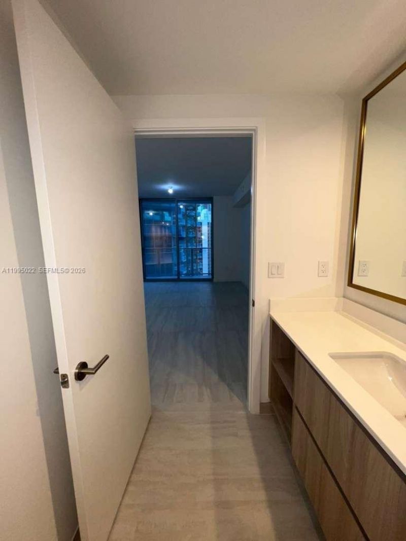 77 SE 5th, Unit 2004, Miami, FL 32311 Photo