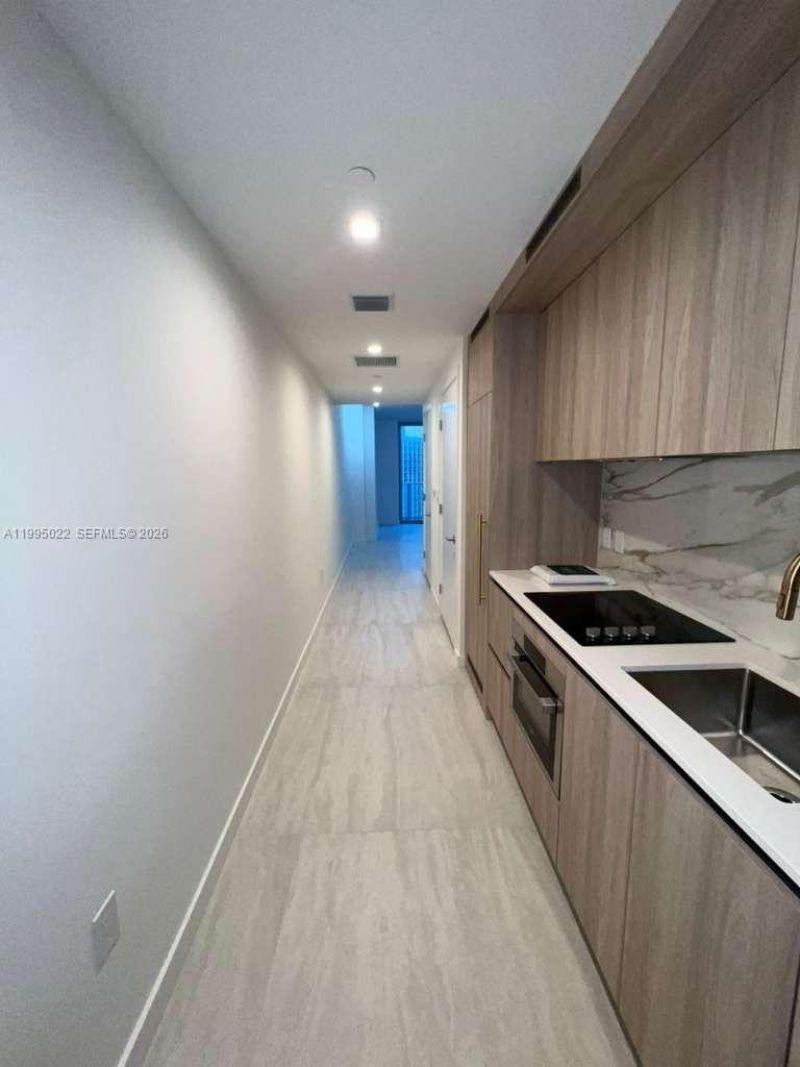 77 SE 5th, Unit 2004, Miami, FL 32311 Photo