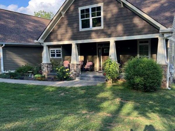 735 E Lakeview Dr, Hayesville, NC 28904