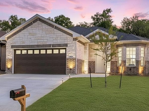 413 Henderson Street, Bonham, TX 75418