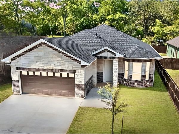 413 Henderson Street, Bonham, TX 75418