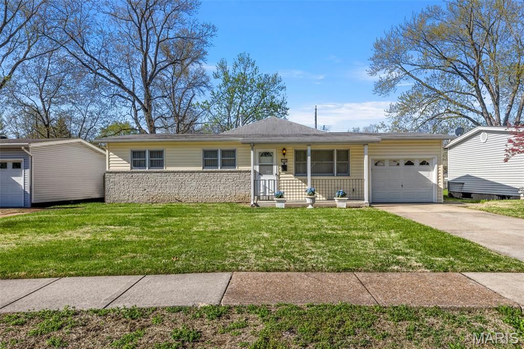 1100 Keeven Lane, Florissant, MO 63031 Main Photo