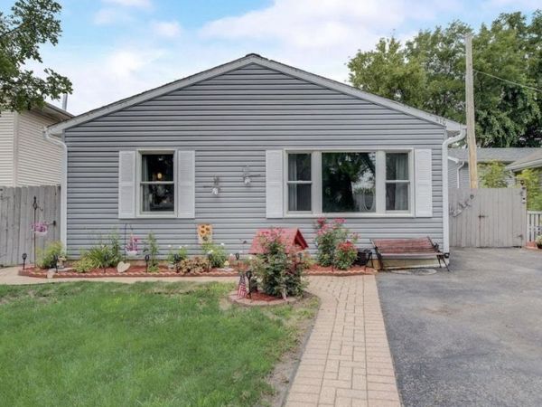 410 W Riverside Drive, Lakemoor, IL 60051