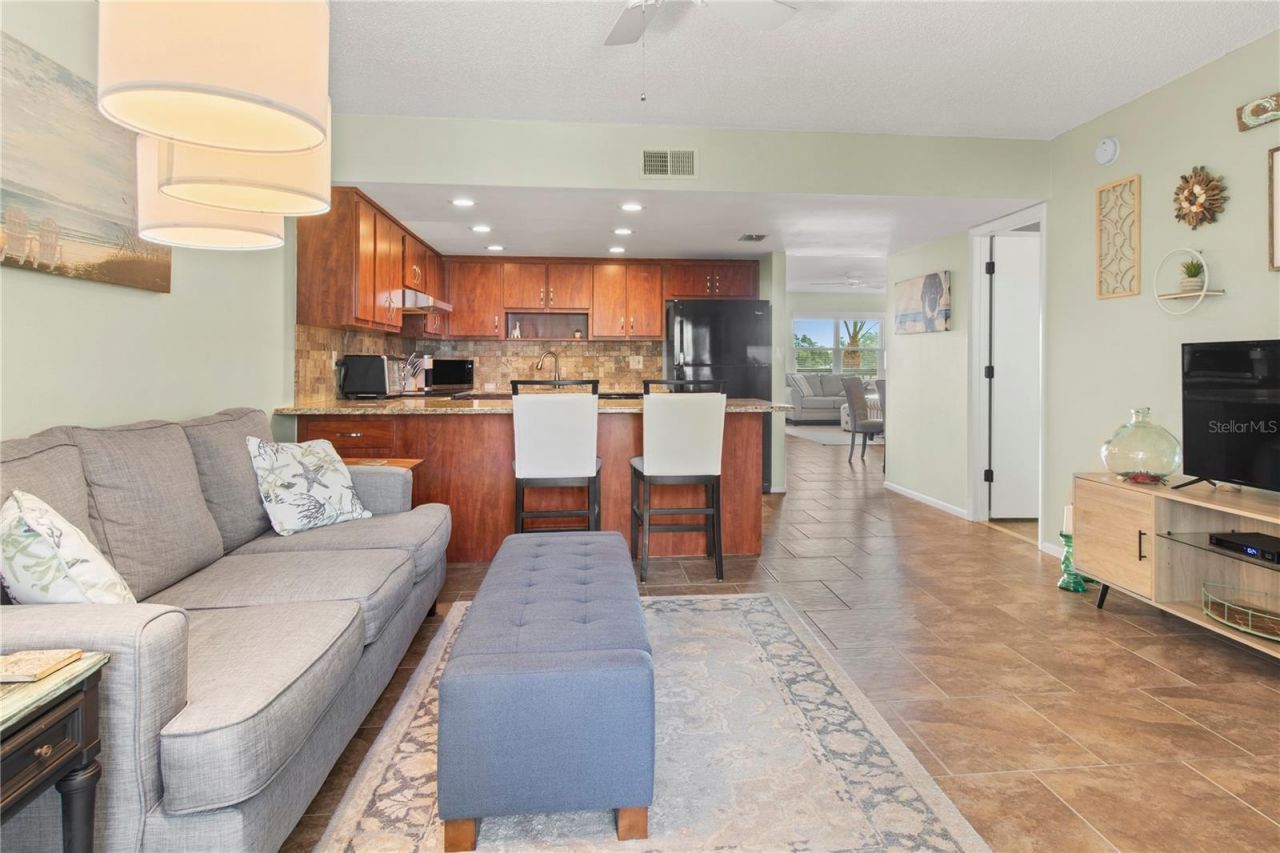 315 30th Avenue W, Unit B411, Bradenton, FL 34205 Photo