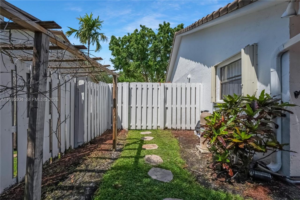 9600 NW 18th St, Plantation, FL 33322 Photo