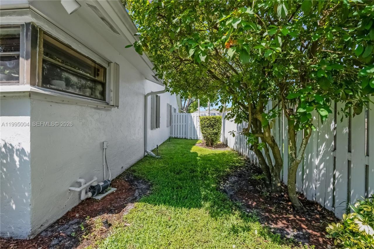 9600 NW 18th St, Plantation, FL 33322 Photo