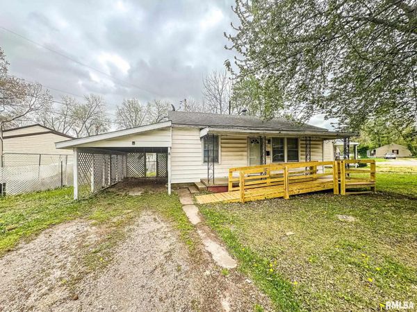 10 GROVE Place, Herrin, IL 62948