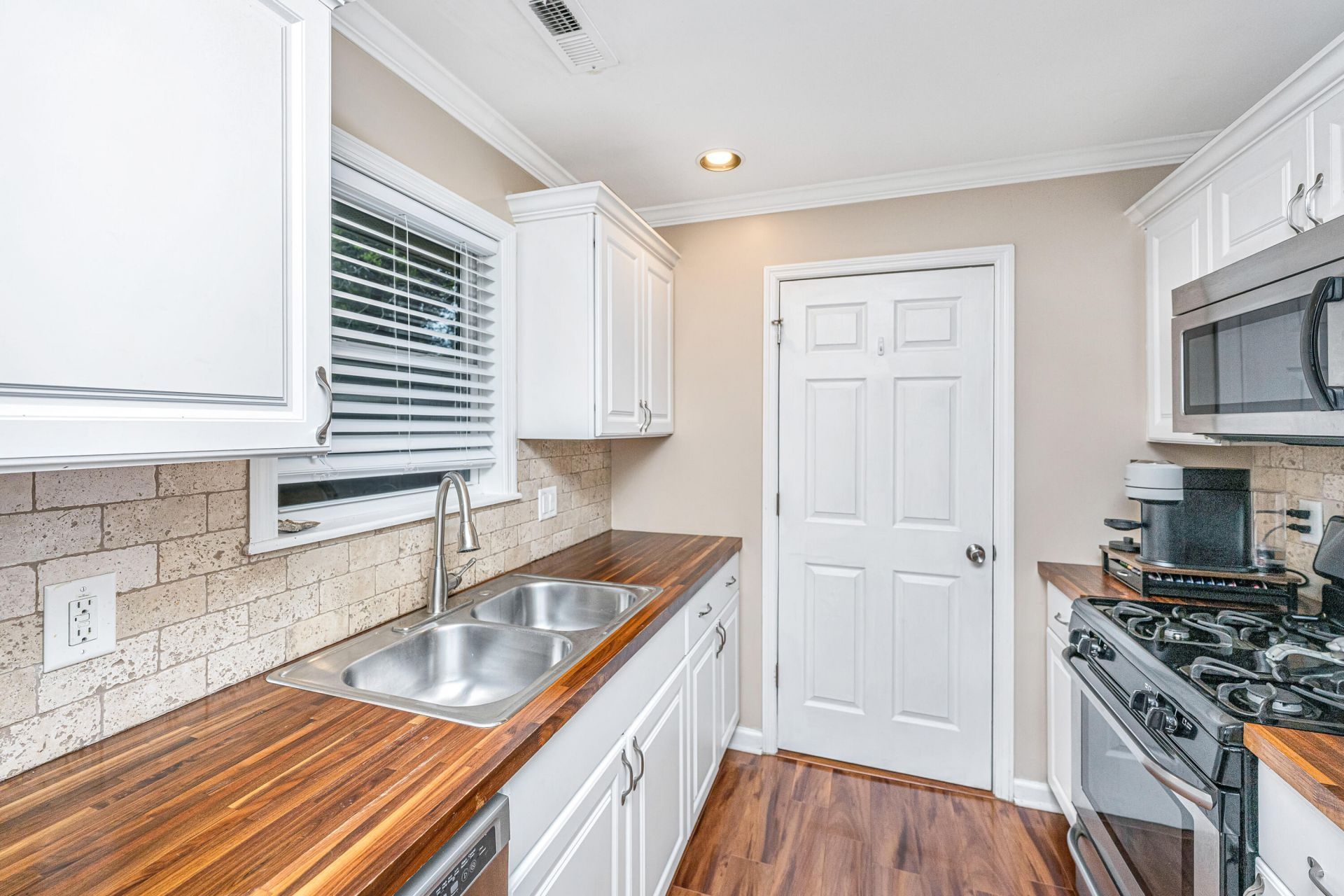 1240 Camelia Road Photo 11