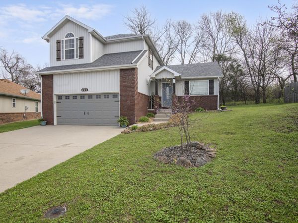225 W Abbi Lane , Bolivar, MO 65613