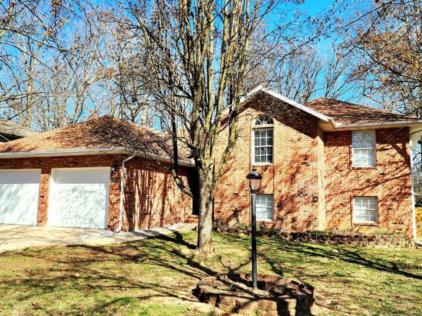 1019 E Daniels Street, Aurora, MO 65605