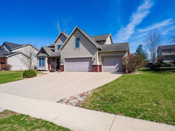 2510 Crooked Creek Road, Bloomington, IL 61705