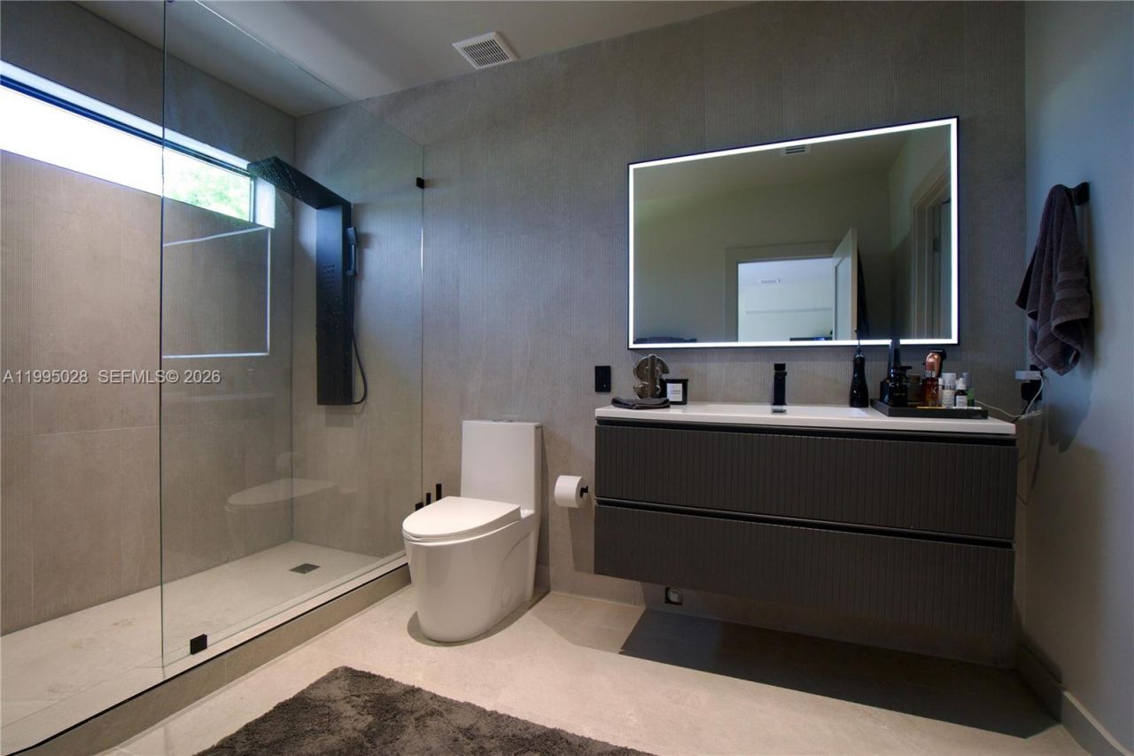 2155 SW 25th Ter , Miami, FL 33133 Photo