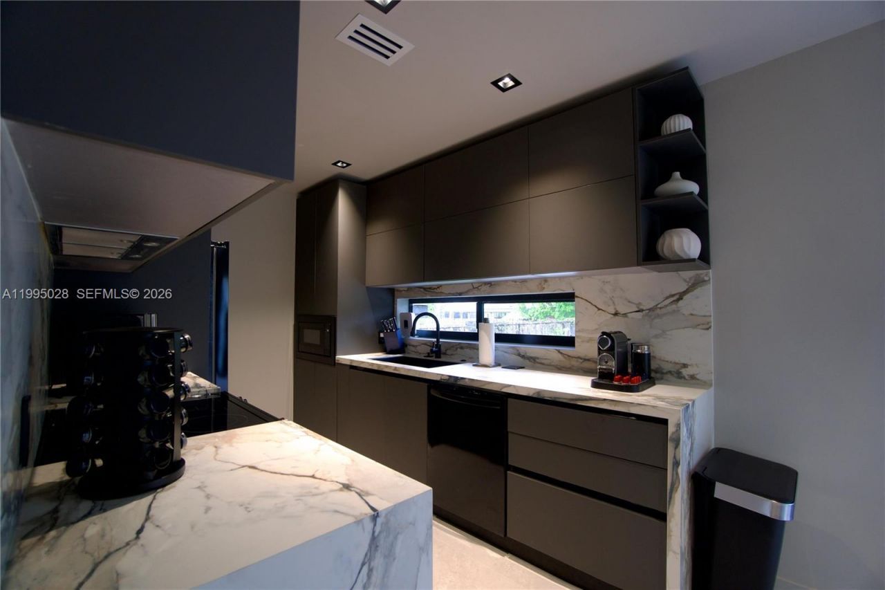 2155 SW 25th Ter , Miami, FL 33133 Photo