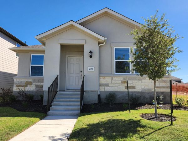 202 Doodle LN, Hutto, TX 78634