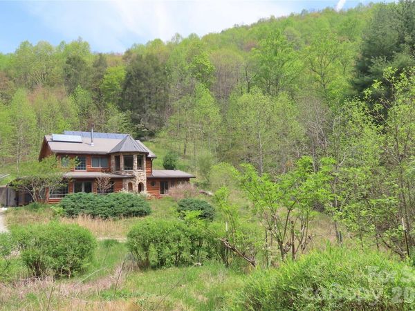 1422 Middle Fork Road, Hendersonville, NC 28792