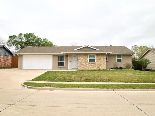 2709 Meadows Drive , Plano, TX 75074