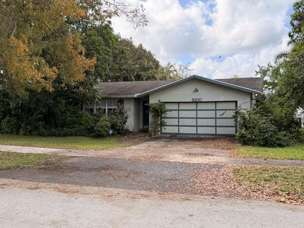 8300 SW 26th Place, Davie, FL 33328