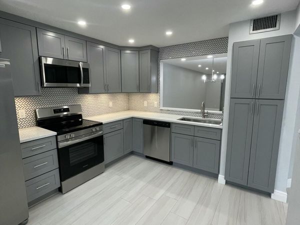 6698 10th Avenue N, Greenacres, FL 33467