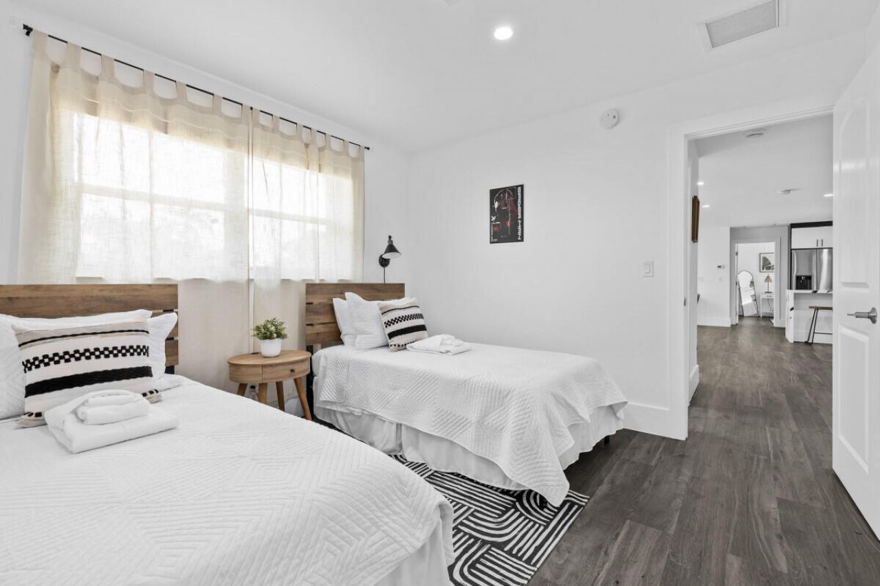 1456 Cross Way, West Palm Beach, FL 33401 Photo