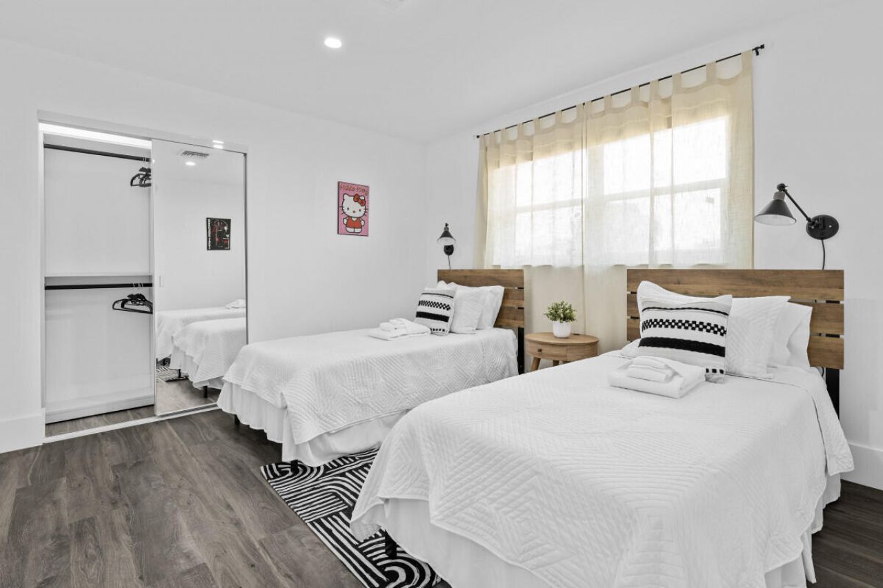 1456 Cross Way, West Palm Beach, FL 33401 Photo