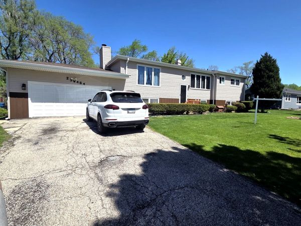 23W464 OLIVE Court, Carol Stream, IL 60188