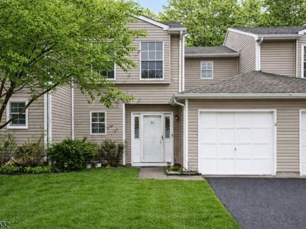 34 S Pointe Cir, Tinton Falls, NJ 07753