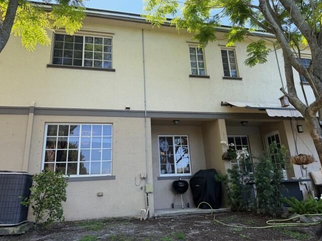 2024 Freeport Lane, Riviera Beach, FL 33404 Photo