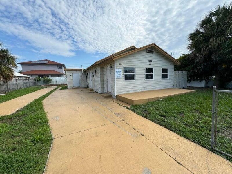 611 53rd Street, West Palm Beach, FL 33407 Photo
