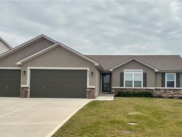19625 W 197th Street, Spring Hill, KS 66083